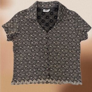 Nicola Women’s Flowered Button 
dress shirt 
Like new
Size Medium